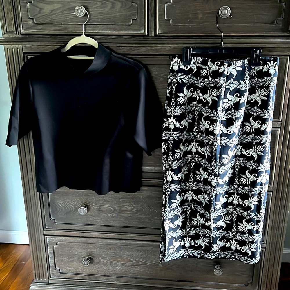 Long straight black and white skirt with zip up back